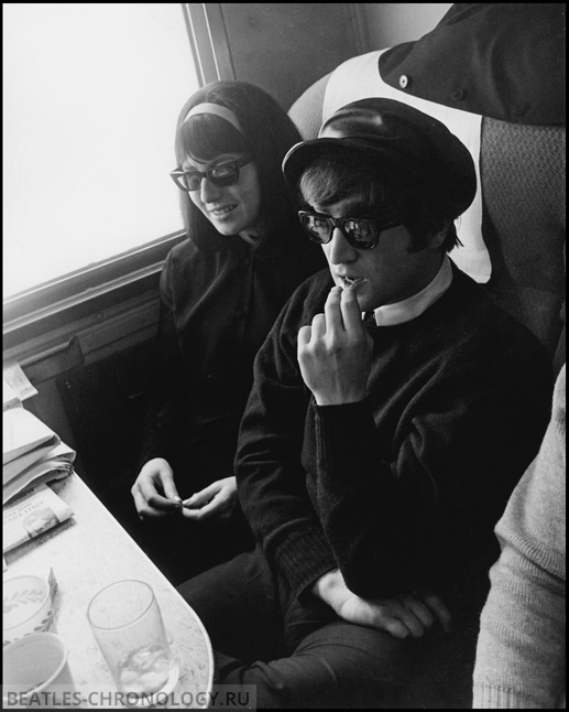 John LENNON mit seiner Frau Cynthia, 1964